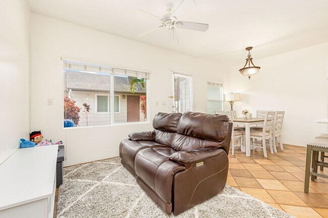 Foto del edificio - 2 Bedroom 2.5 bathroom PLUS den townhouse ...