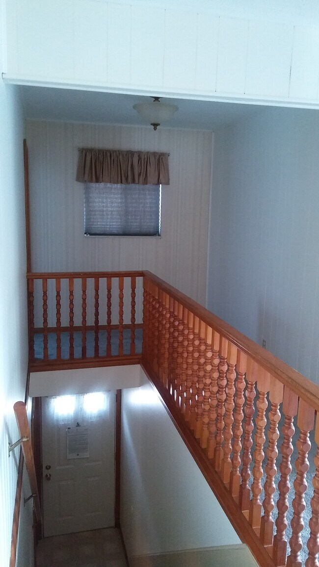2nd floor unit means privacy - 2 Harris Rd