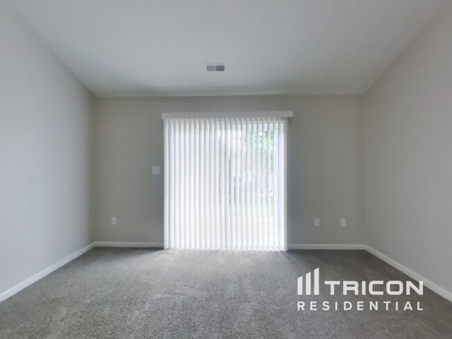 Foto del edificio - 15037 Oak Rd