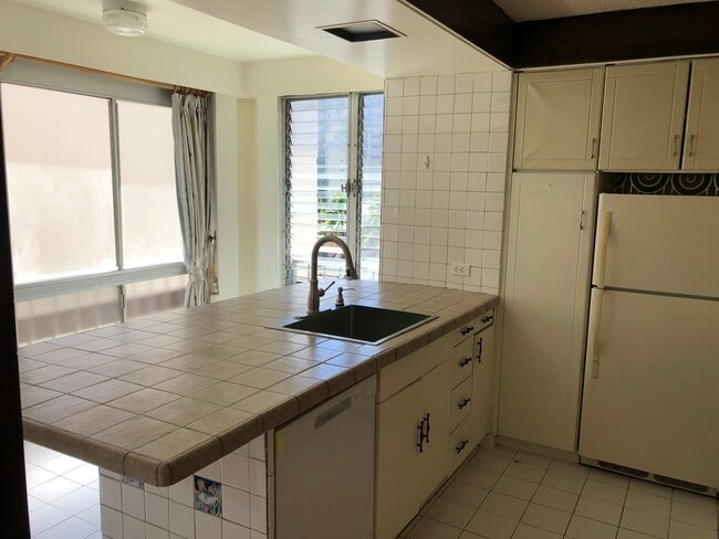 Kitchen - New dishwasher - 431 Nahua St