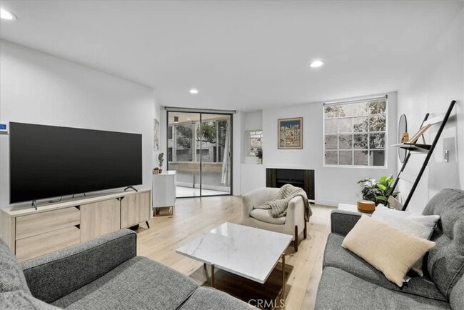 Photo - 740 Kings Rd Apartment