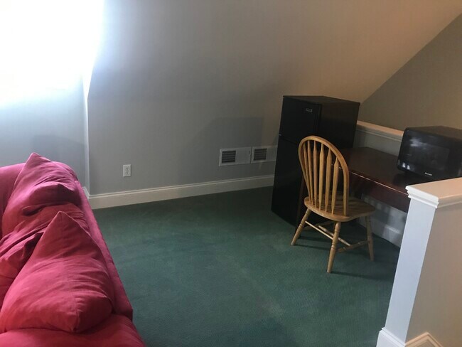 Loft Studio Kitchenette Area (NO FULL KITCHEN) - 343 Hillview Drive