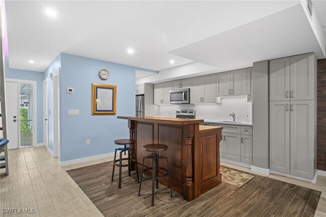 Foto del edificio - 833 Meadowland Dr