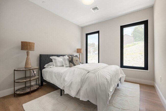 Foto del edificio - 290 Corey Rd