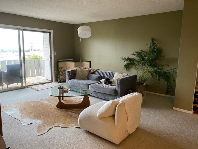 Foto del edificio - 4343 Finley Ave
