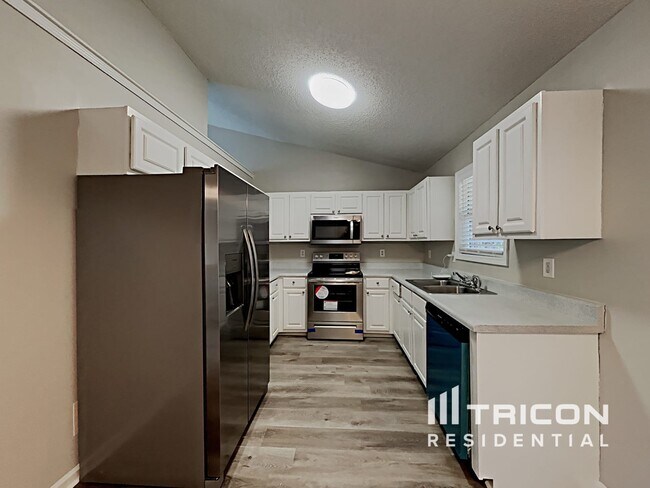 Building Photo - 226 Thorn Thicket Way