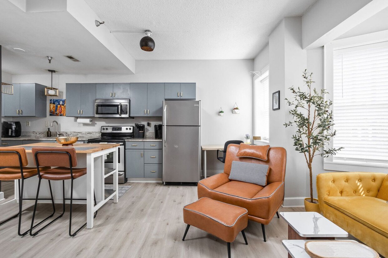 Foto principal - 230 E 9th St