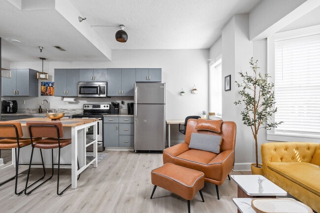 Foto del edificio - 230 E 9th St