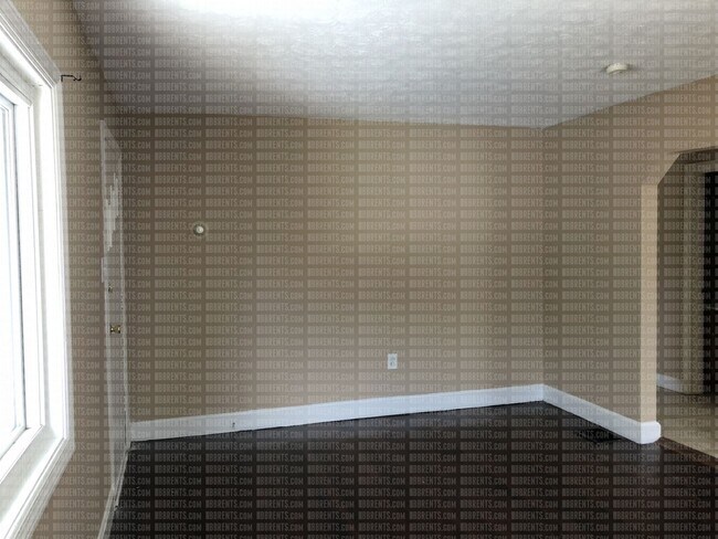 Building Photo - 1724 Parkamo Ave 3BR/1BA (East Hamilton)