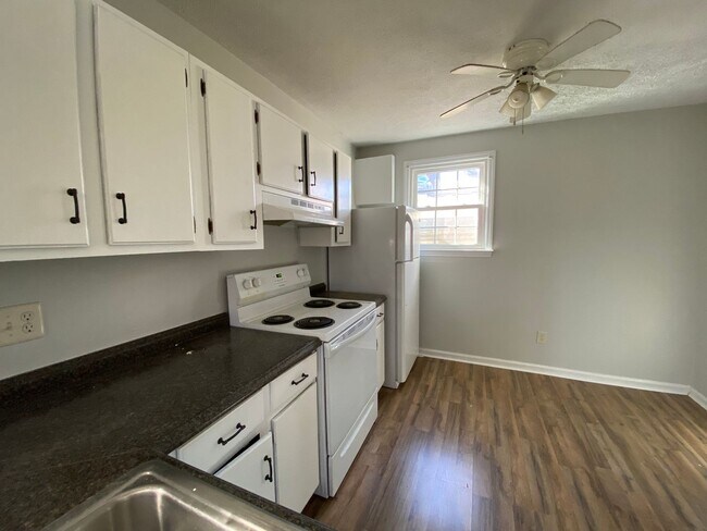 Foto del edificio - Two bedroom near Peaks View Park! Water, t...