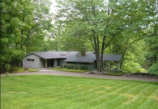 Building Photo - 272 Drake Rd