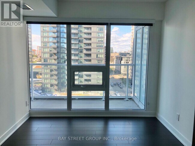 Photo du bâtiment - 17 Bathurst St