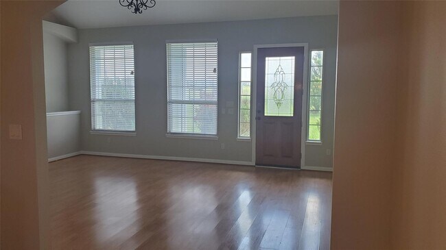 Building Photo - Single Family Home with Acreage