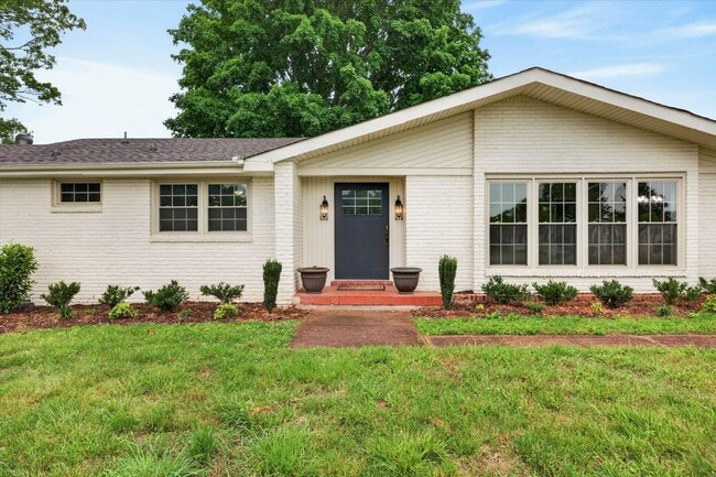 Building Photo - 3 Bedroom 3 Bath Home For Rent in Sango Area!