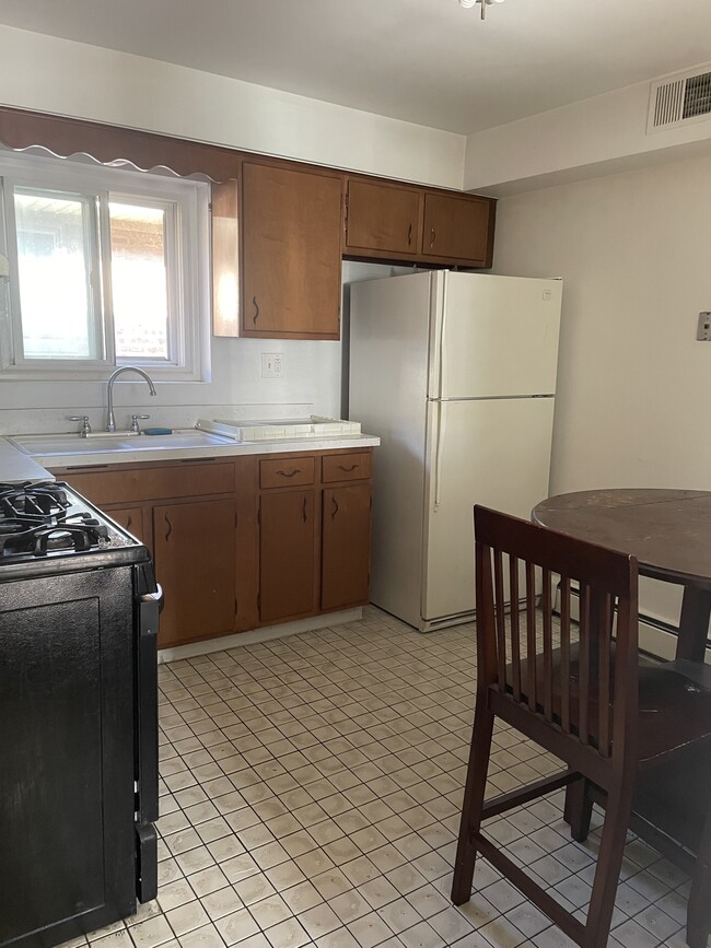 Foto del edificio - 9504 Lawrence Ct