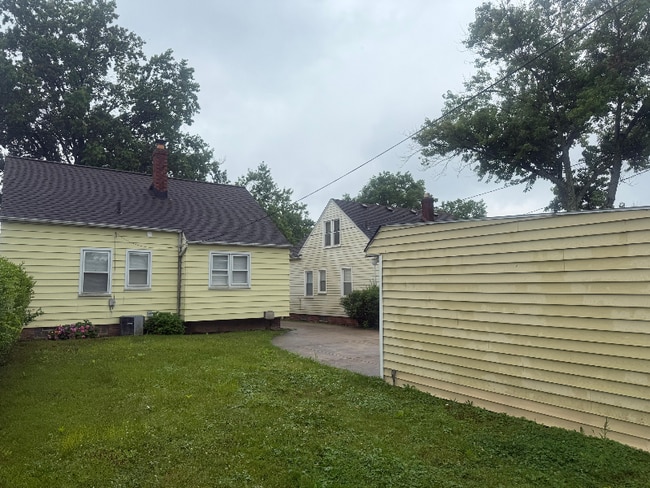 Building Photo - 13583 Shady Oak Blvd