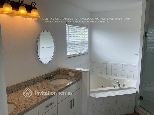 Building Photo - 14438 Estrella Dr