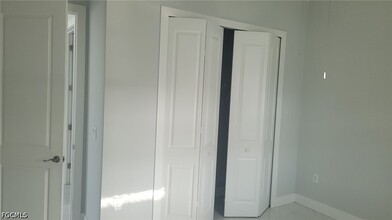 Building Photo - 653 Foxchase Dr