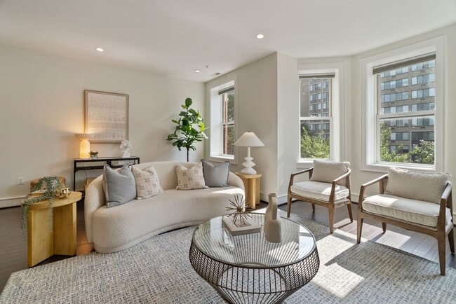 2bd 2ba Condo with Washer/Dryer, Modern Fi... - 2bd 2ba Condo with Washer/Dryer, Modern Fi...