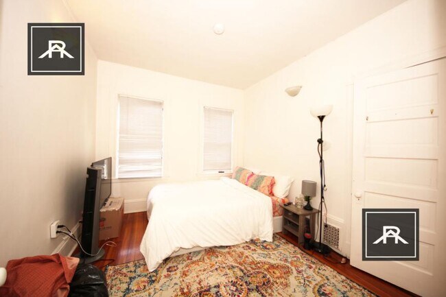Foto del edificio - 4 bedroom in Watertown MA 02472