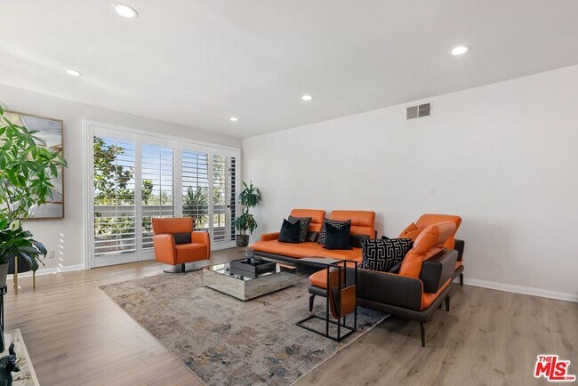 Foto del edificio - 17130 Burbank Blvd
