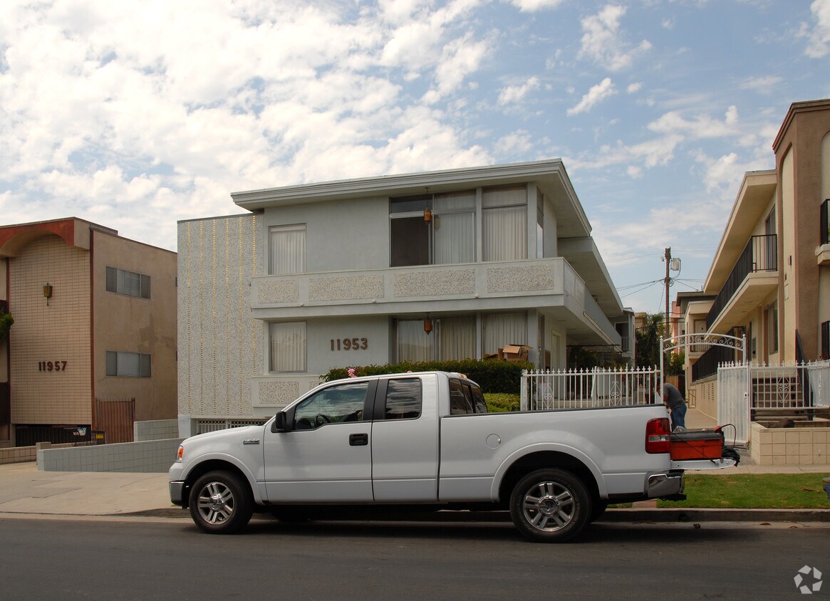 Building Photo - 11953 Darlington Ave