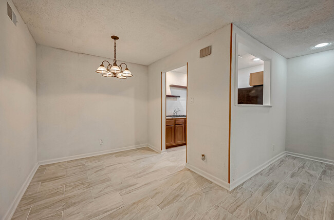 Building Photo - 10047 Westpark Dr