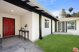 Building Photo - 1805 Nichols Canyon Rd
