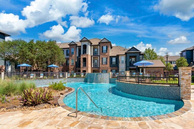 Building Photo - MAA Grand Cypress