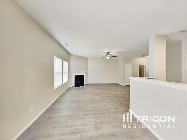 Foto del edificio - 964 Willow Creek Dr
