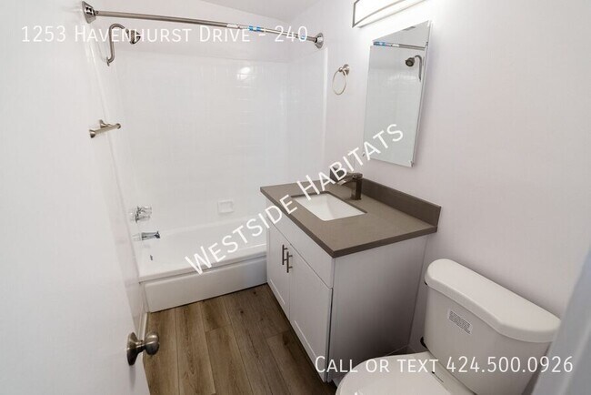 Building Photo - 1253 Havenhurst Dr