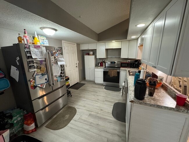 Building Photo - 3122 Moonbeam Cir S