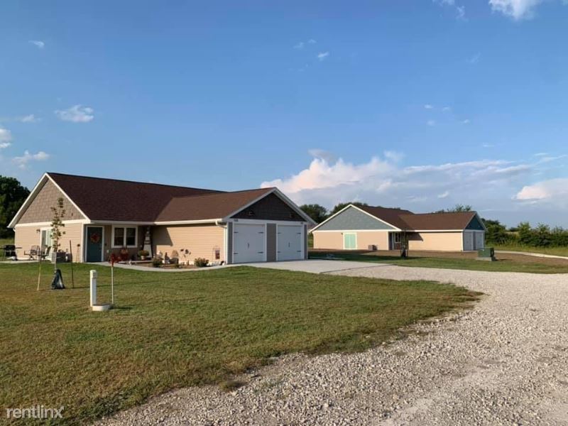 110 W Cedar Ln, New Sharon, IA 50207 Townhome Rentals in New Sharon