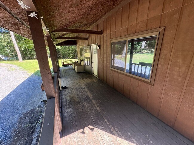 Building Photo - Charming 3 bedroom 2 bath in Porters Corner #