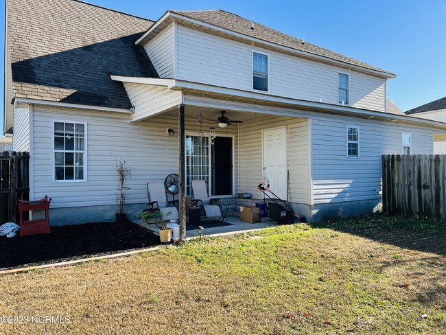 Building Photo - 313 S Square Dr