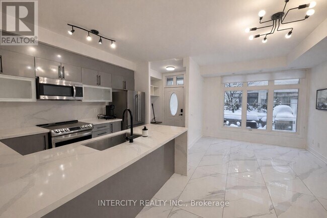 Building Photo - 7 Brighton Pl