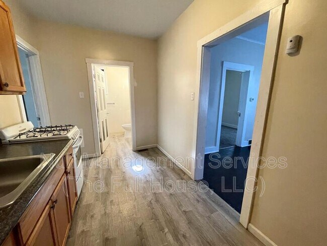 Foto del edificio - 507 Hemlock Way
