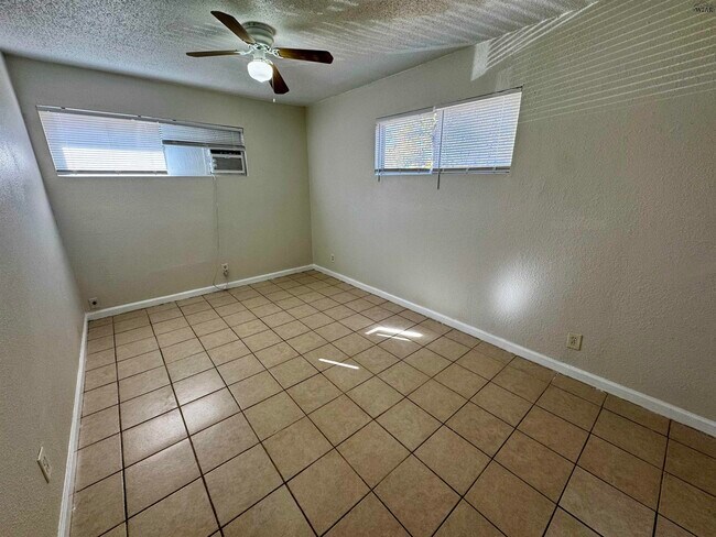 Foto del edificio - 1616 Britain St