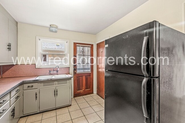 Building Photo - Cozy 2-Bed Bungalow Near Broad Ripple & Fall Creek!