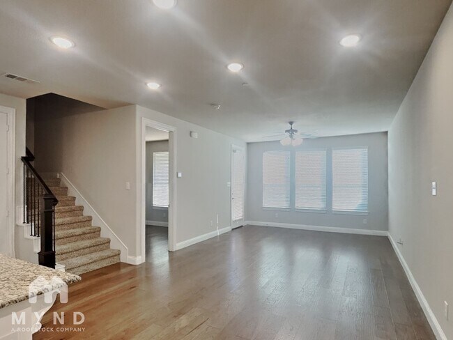 Foto del edificio - 4584 Titus Cir