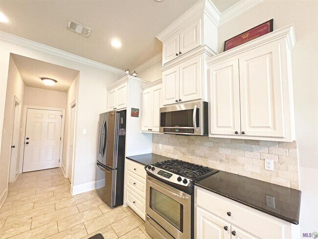 Foto del edificio - 3 Bedroom House in Gated Community| Community Pool