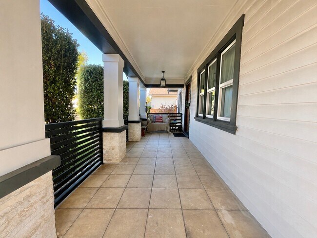 Foto del edificio - 6008 Kauffman Ave