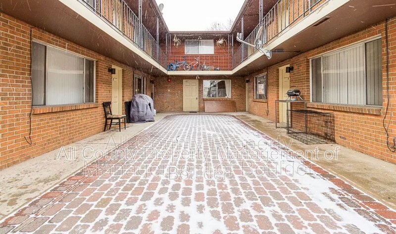 Foto principal - 1353 Coffman St