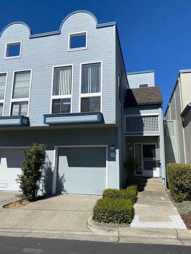 Primary Photo - 15 Invincible Ct
