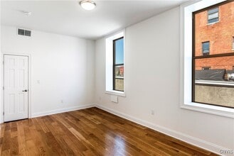 Building Photo - 221 Elizabeth St