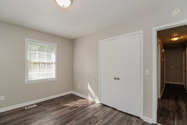 Building Photo - 1107 Edenwood Dr