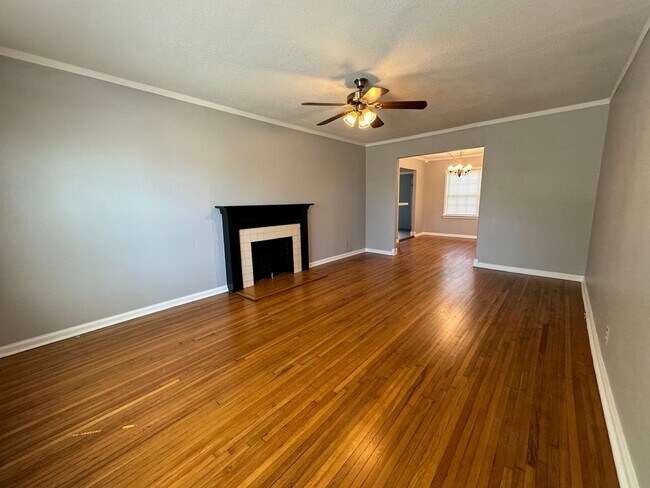 Building Photo - Beautiful 2 bedroom 1 bath home!