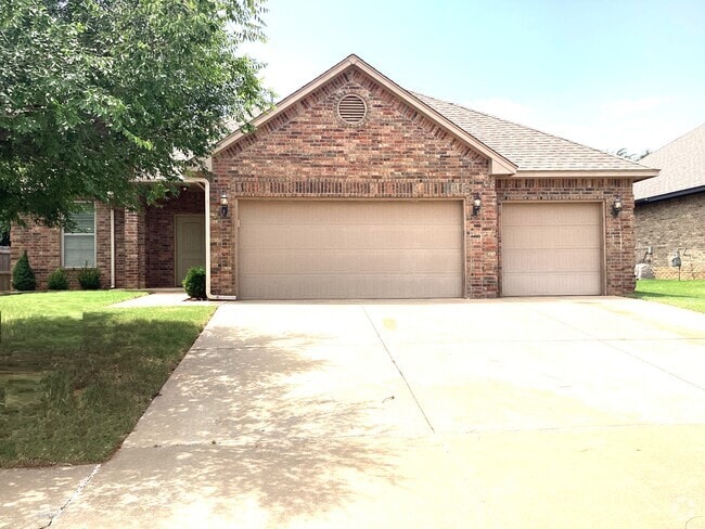 Building Photo - 201 Kimberly Dr