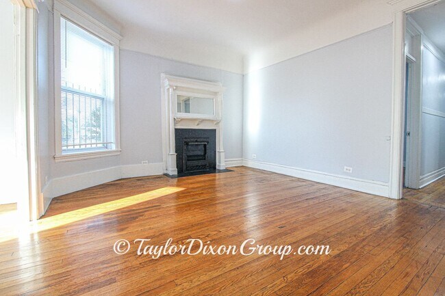 Foto del edificio - 5407 S Indiana Ave