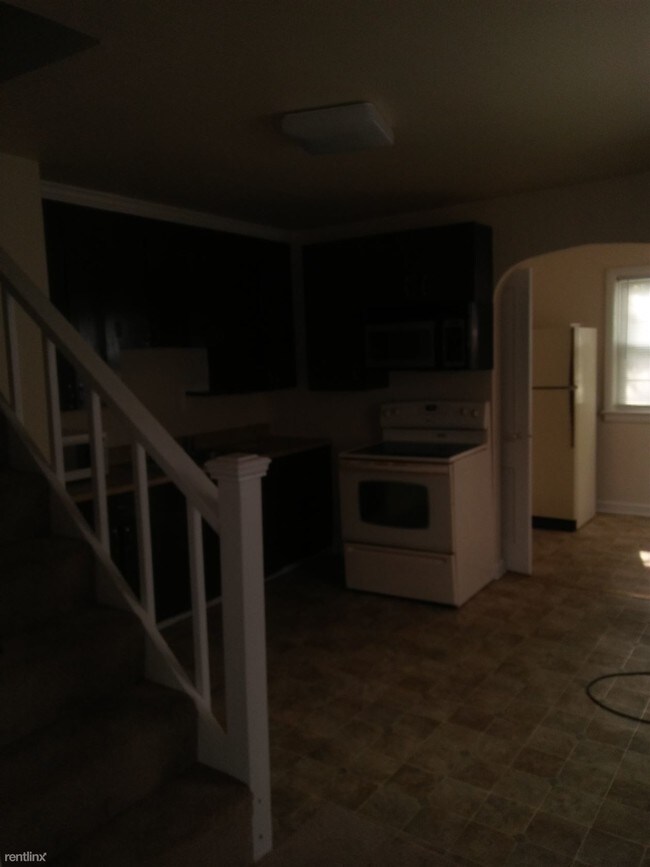 Building Photo - 104 Ansell Ave